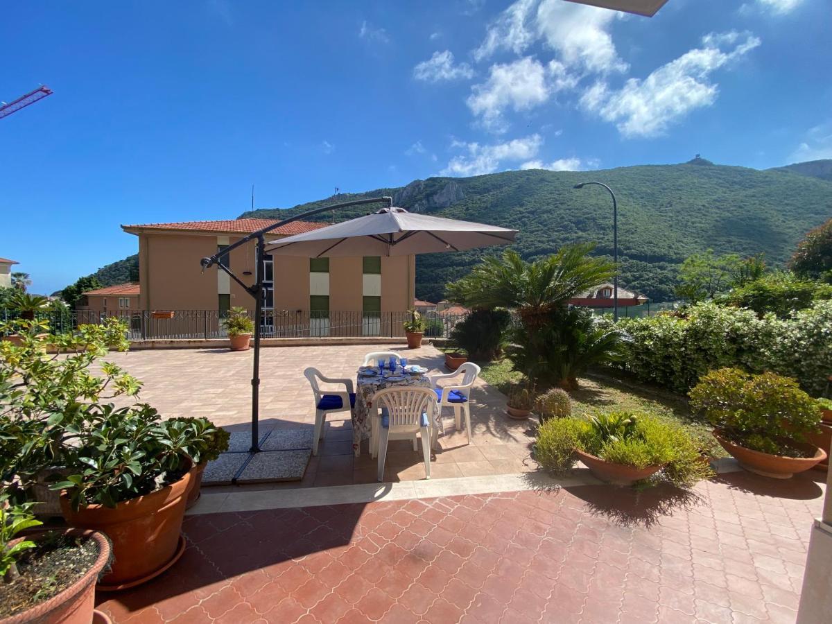 Vivi La Mia Liguria - Esclusivo Appartamento Con Terrazzo E Giardino Finale Ligure Exteriör bild